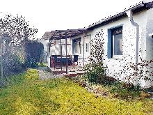 Rückseite mit Terrasse